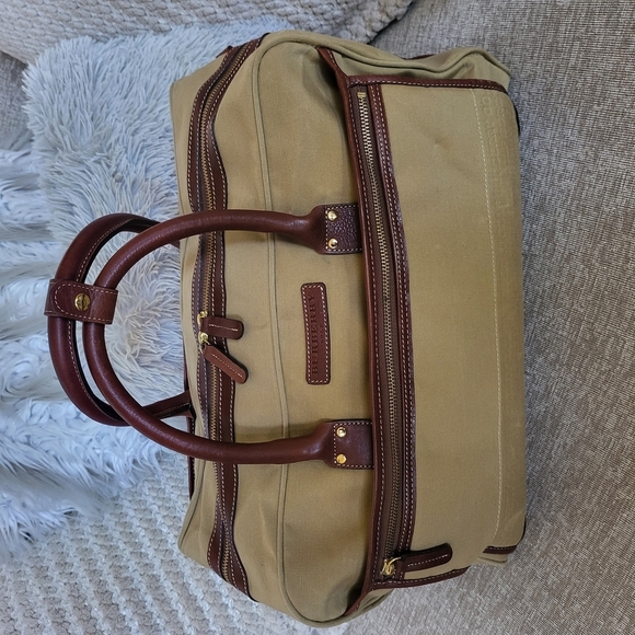 Burberry Tan and Brown Duffel Bag with Timeless Elegance - Picture 2 of 11